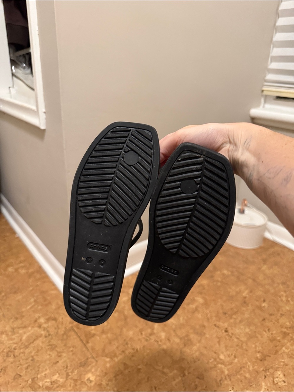CROCS Women's Black Strappy Toe-Loop Sandals - Picture 3 of 4